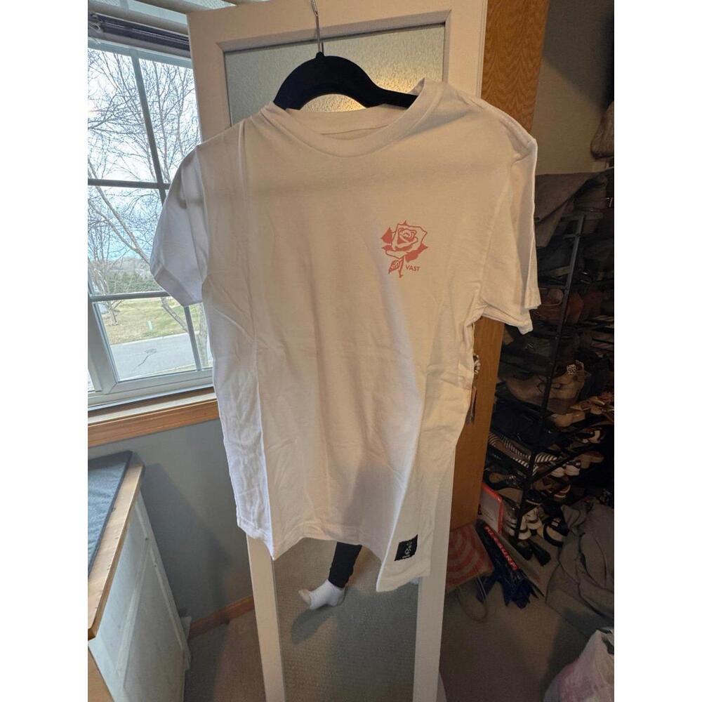 NWT Vast T-shirt